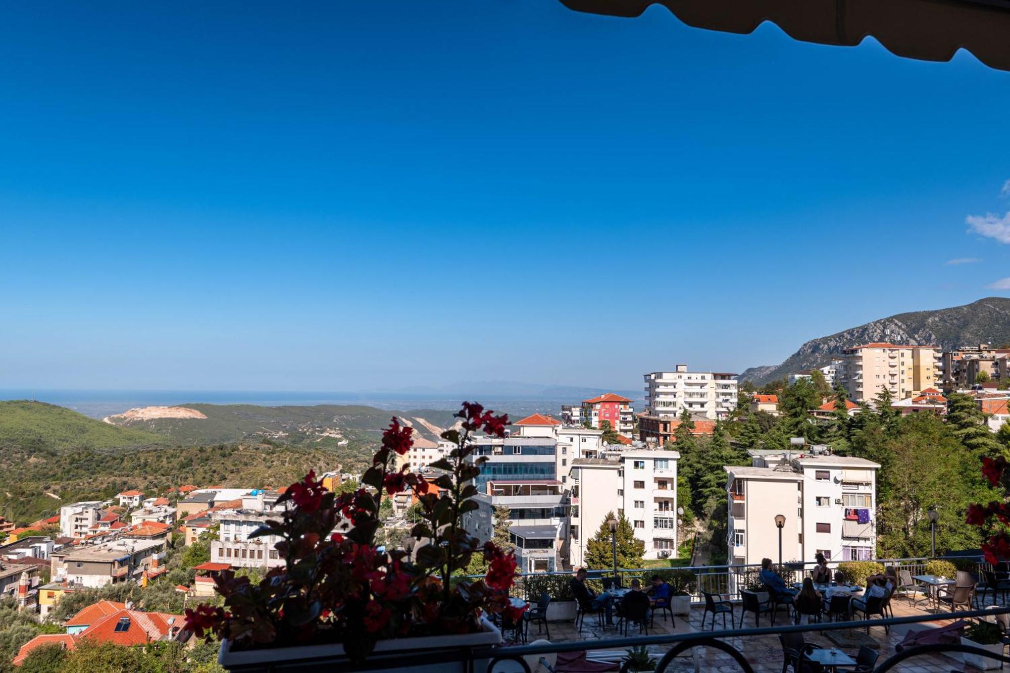 Hotel Dior Krujë Exterior foto