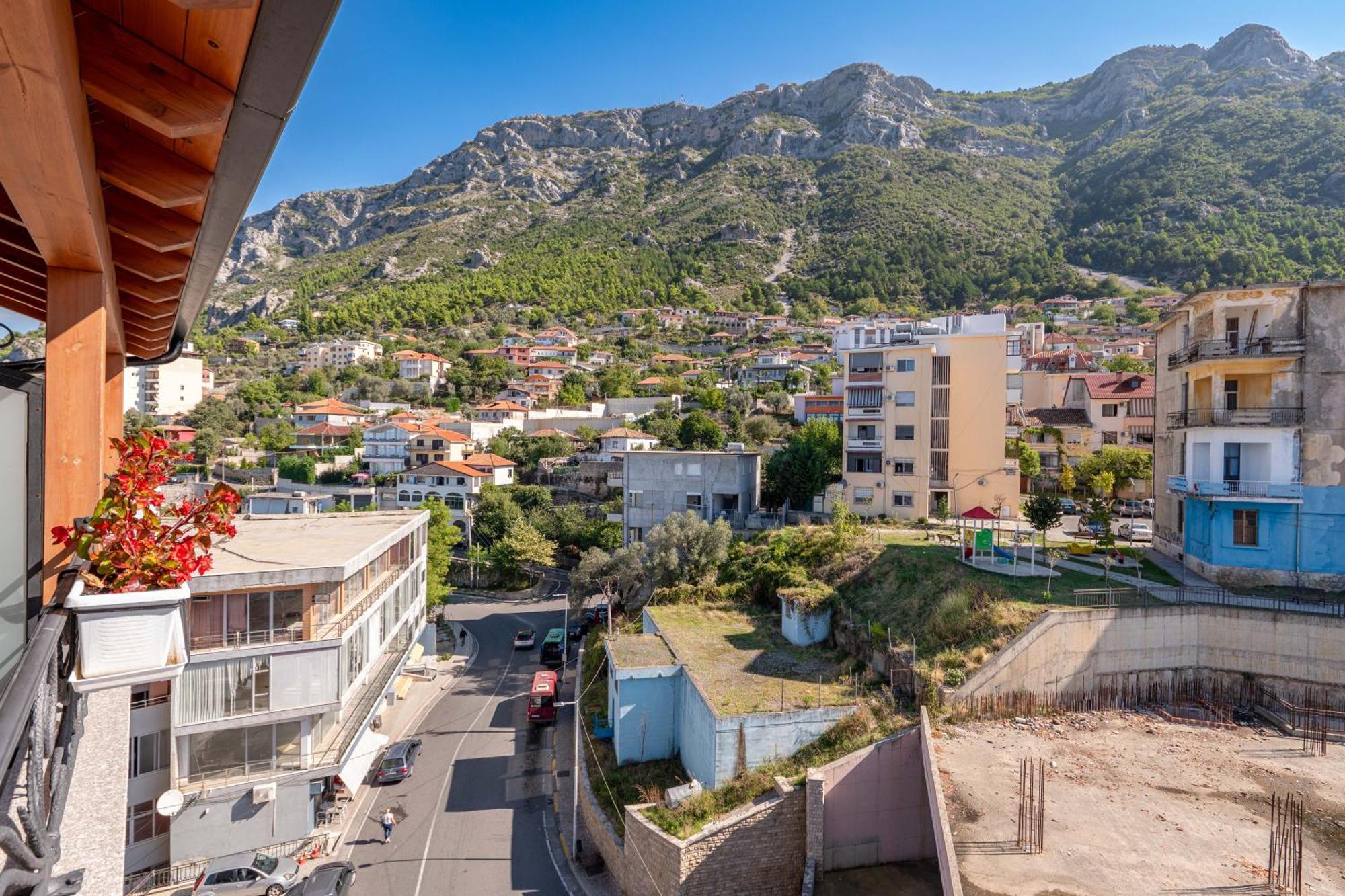 Hotel Dior Krujë Exterior foto
